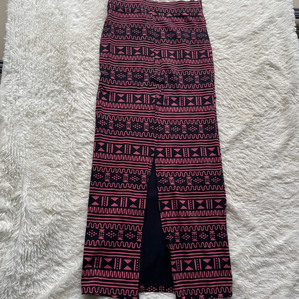 Long skirt/ slit in back